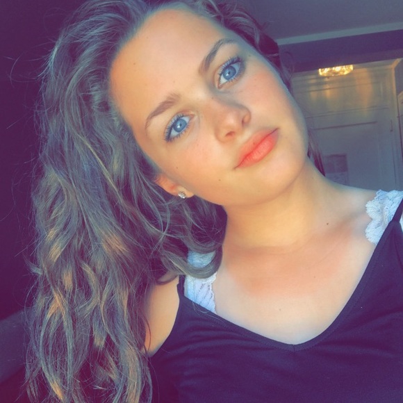 Meet your Posher, Ella - Picture 1 of 1